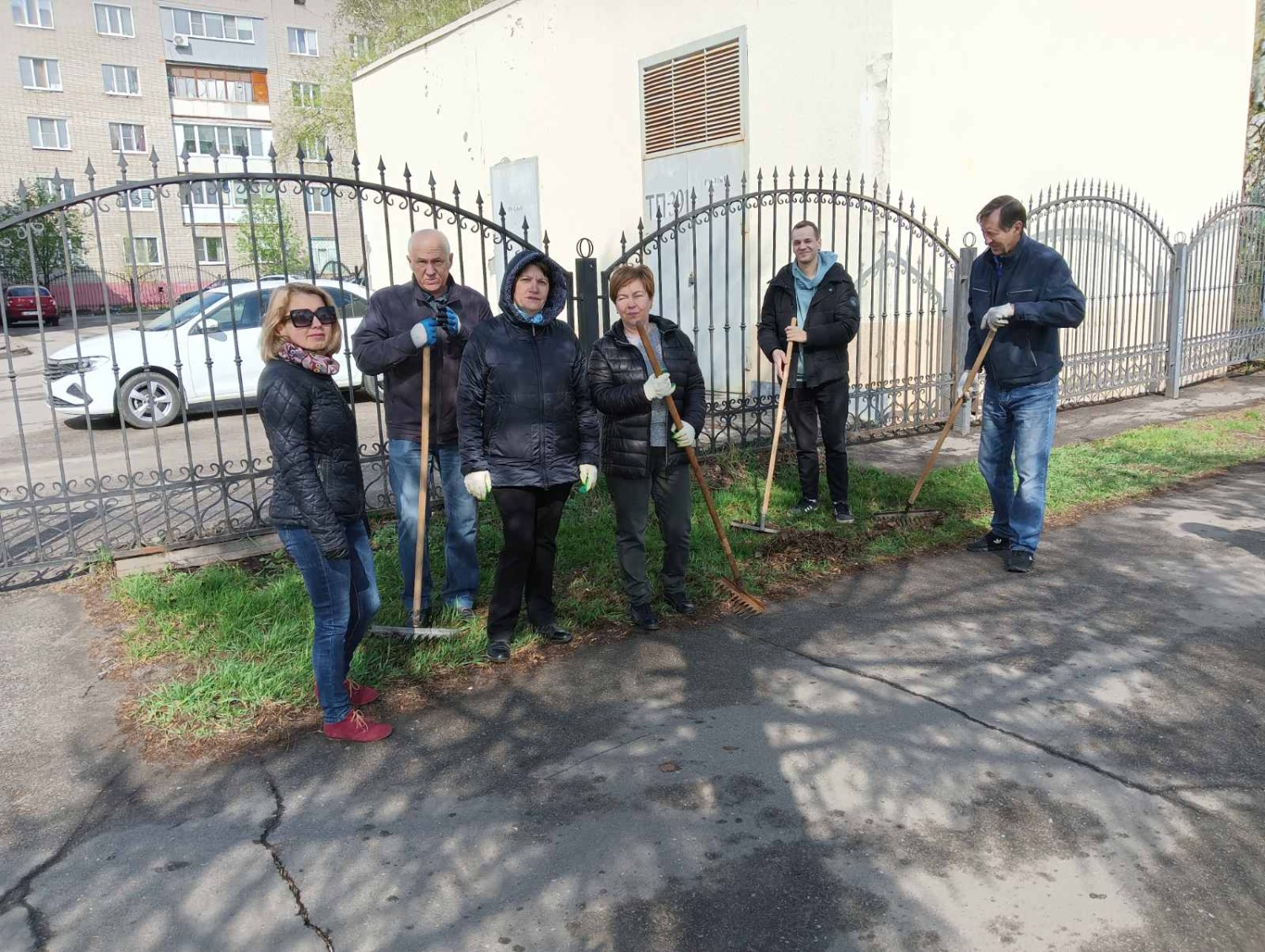 Сотрудники Министерства вышли на весенние субботники Сотрудники Министерства вышли на весенние субботники