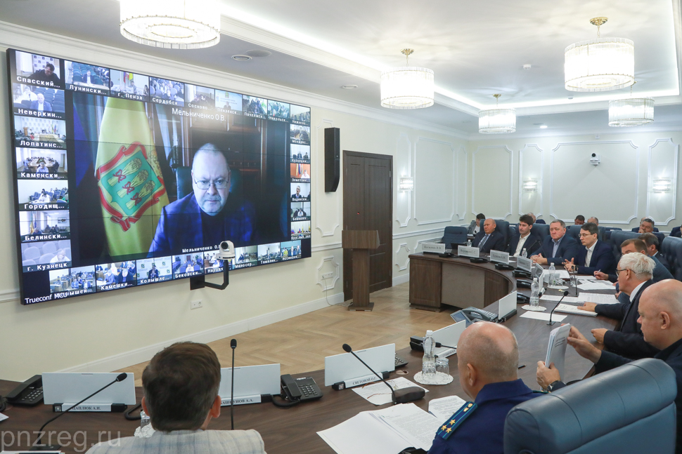 Олег Мельниченко поручил усилить контроль за работой по выявлению собственников недвижимости