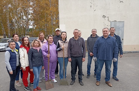 Сотрудники Министерства приняли участие в общегородском субботнике Сотрудники Министерства приняли участие в общегородском субботнике